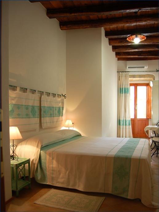 Bed and Breakfast Note Sulla Piazza Кальяри Экстерьер фото